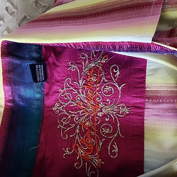 Robert Graham shirt. Amazing embroidery details & colors. - Picture 4 of 5